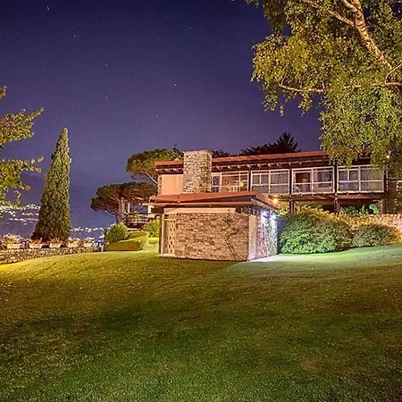 Villa Sleeps 12 With Pool Olgiasca