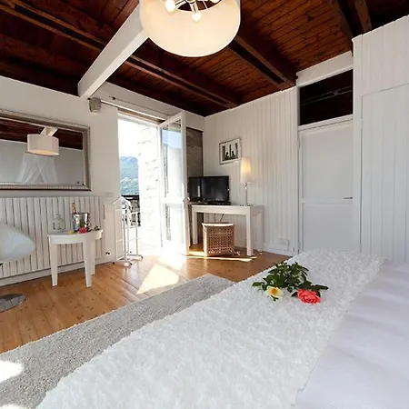Villa Sleeps 12 With Pool *