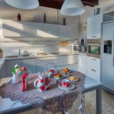Villa Sleeps 12 With Pool Olgiasca