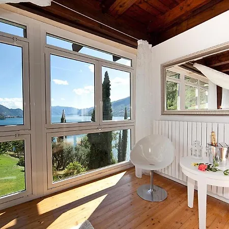 Sleeps 12 With Pool Villa Olgiasca
