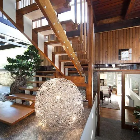 Villa Sleeps 12 With Pool *