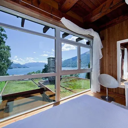 Villa Sleeps 12 With Pool