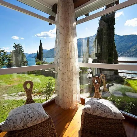 ヴィラ Sleeps 12 With Pool Olgiasca